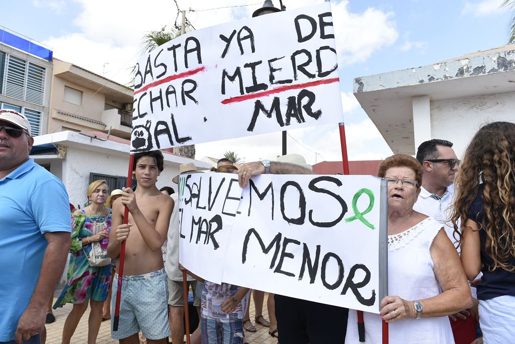 diariolaopinion's tweet image. #GALERÍA | Cientos de vecinos en Los Nietos protestan por el estado del #MarMenor  laopiniondemurcia.es/multimedia/fot…