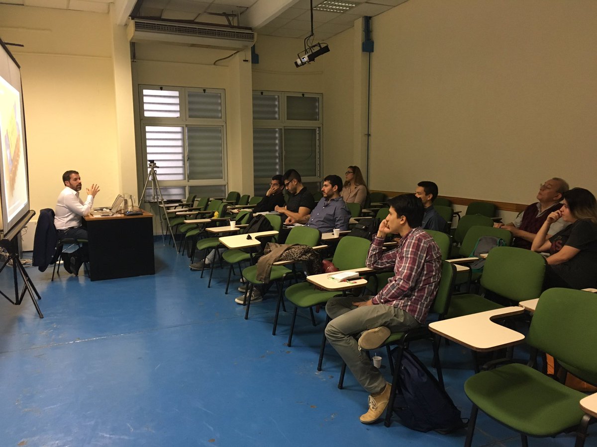 luchyrf's tweet photo. 2do día. DS Universitaria en Diseño Multimedial. Atentos, eso q es sábado y está nublado https://t.co/8KBmfJMo78 https://t.co/mmrqi6C0l8