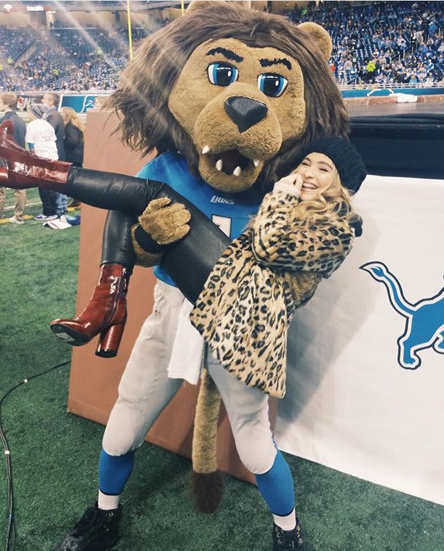 forksarefucking's tweet image. RT if you stan Sabrina in leopard print