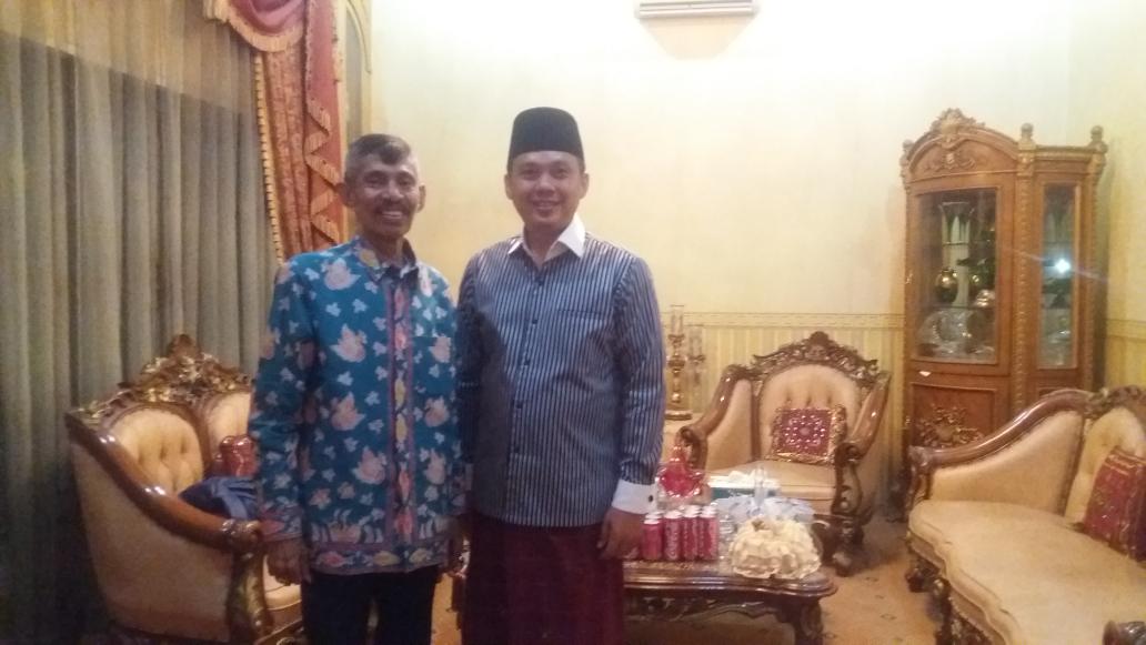 KEMASALFARIZI's tweet photo. Silaturahmi walikota baubau sulteng Drs. H. Thamrin acara APEKSI di jambi. https://t.co/9Uta5SQqrG