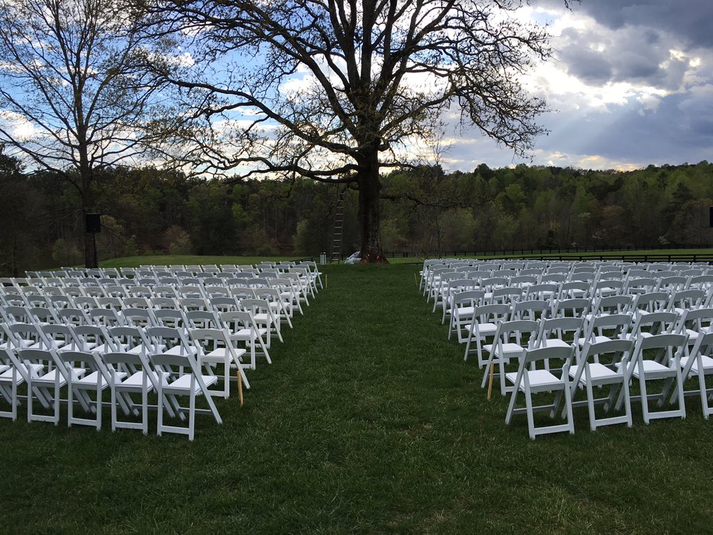 OconeeEvents's tweet photo. Row perfection #whitechairs #rentals #springweddings #oconeeevents https://t.co/6Ti1rJZ4x0