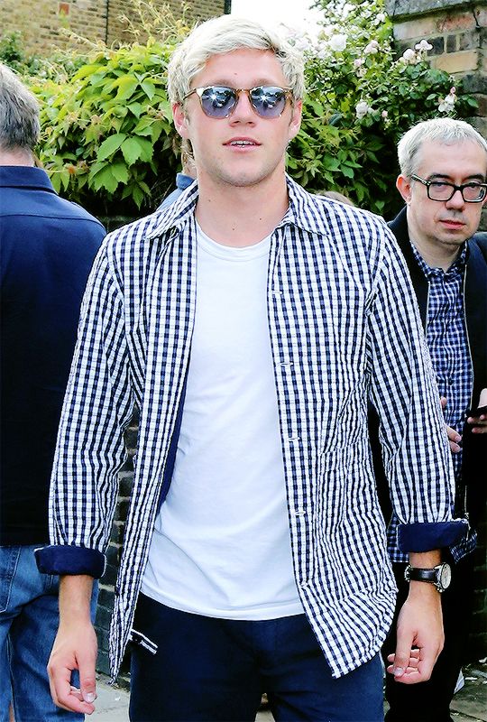 vminsvoice's tweet photo. get a man who can rock these kind of looks.

#ImThankfulForNiall  💁😍 https://t.co/uvjAqsK08y