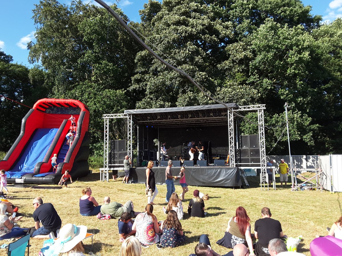 DronfieldUK's tweet photo. Dronfest: @LibertyShipBand are tearing it up. https://t.co/YGpBuJ1jsv