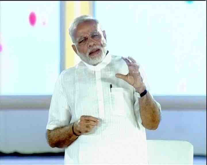 abplive's tweet photo. #ModiDirect गौ-सेवक और गौ-भक्त दोनों एक दूसरे से अलग हैं, गौरक्षक दुकान खोलकर बैठ गए हैं. https://t.co/W1QH7vtXcp