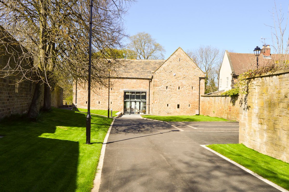 DronfieldUK's tweet photo. I still think Dronfield Hall Barn is for tossers. https://t.co/bhpUimX2Rc