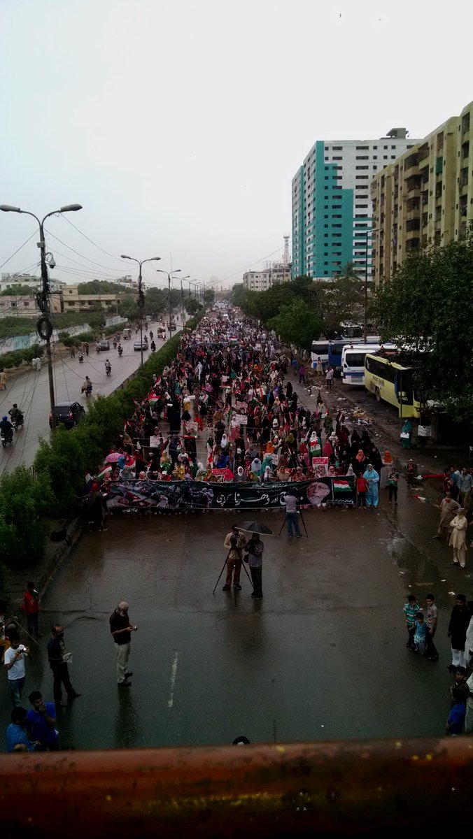 TeamDrQadri_'s tweet photo. کراچی بارش کے موسم میں بھی ماڈل ٹاؤن کےانصاف کےلیے عوامی تحریک کااحتجاجی مارچ اوردھرنا جاری
#TEHREEKeQISAS https://t.co/iHqosMTUb4