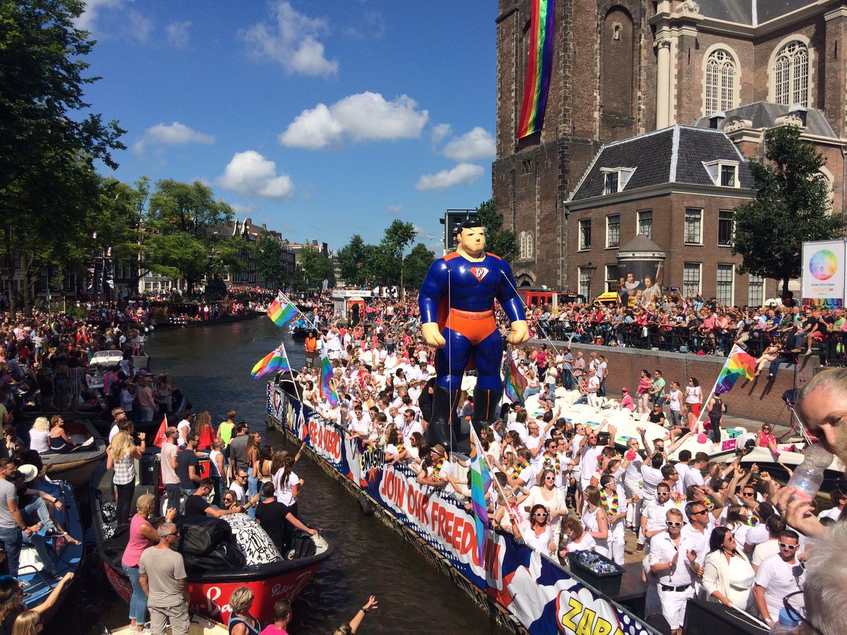 sabinekoebrugge's tweet photo. Ze maken er weer een feestje van op de #VVD-boot!! #europride #AGPshare #agp16 https://t.co/ixC0iVBTFK