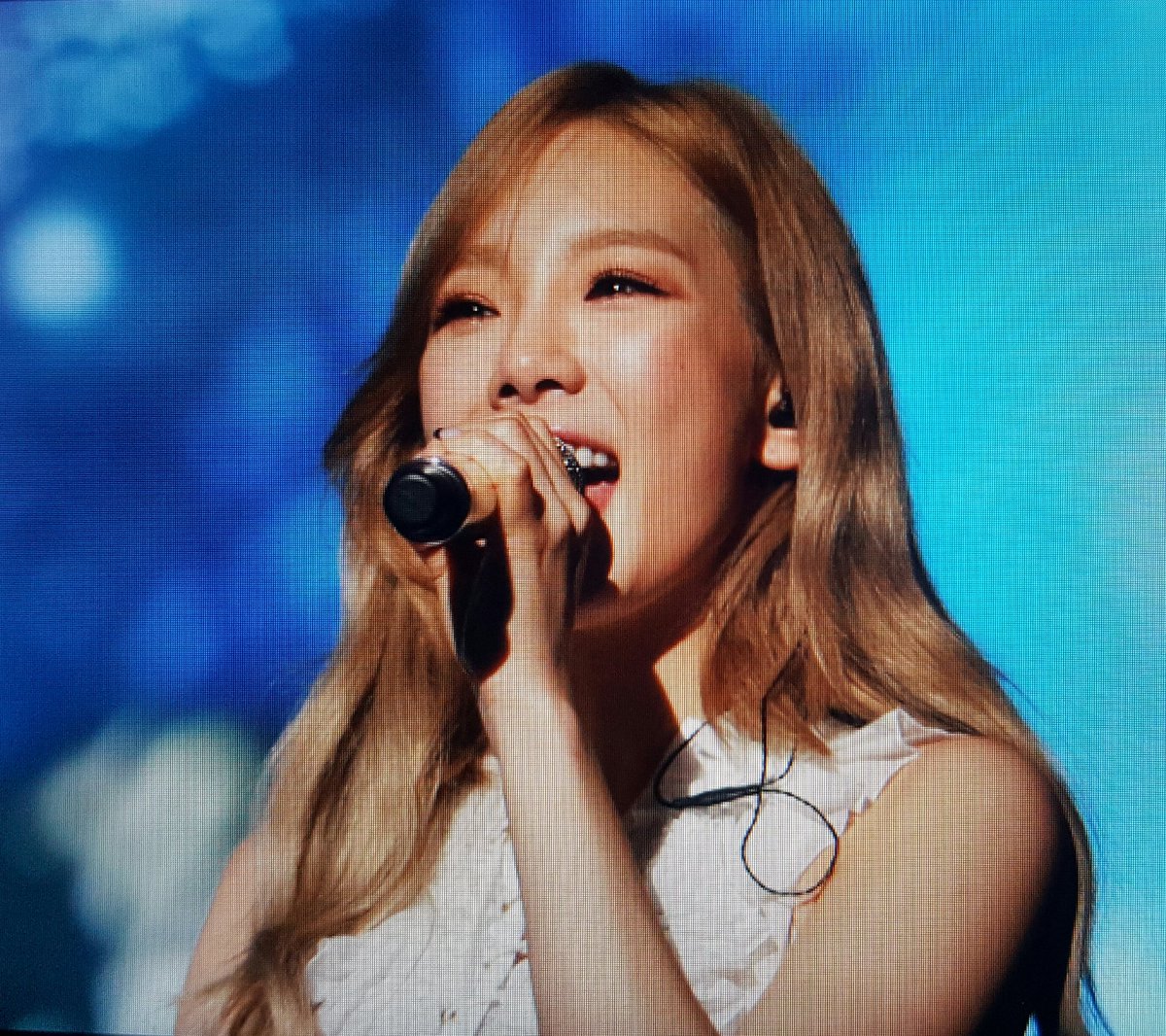 [PIC][05-08-2016]TaeYeon khởi hành đi Busan để biểu diễn 2 đêm Concert - "BUTTERFLY KISS" vào trưa nay CpLiQiwUEAEw-U6