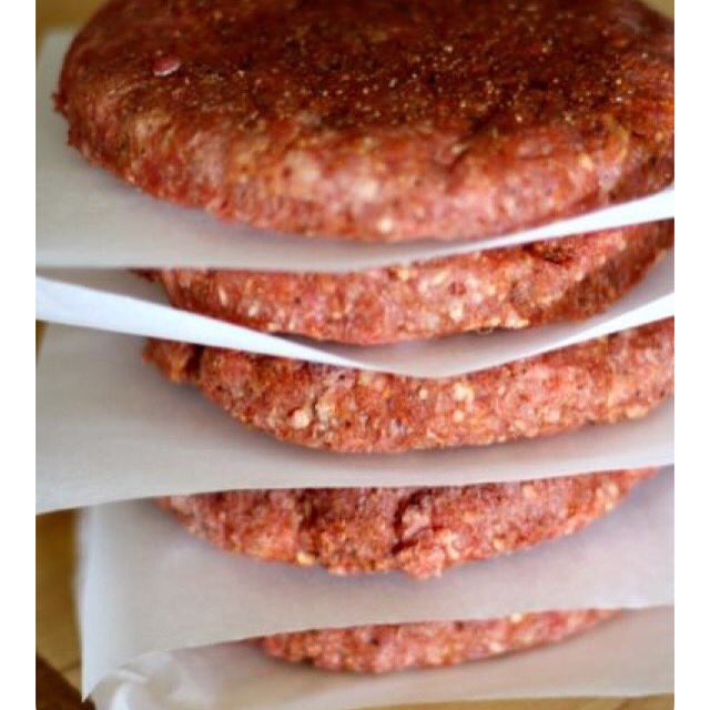 chamo_burger's tweet photo. Nuestras presentación 95gr de #carnedecalidad y lo mejor que es saludable es #libredegrasastrans #chamoburger https://t.co/sGESxr1iCl