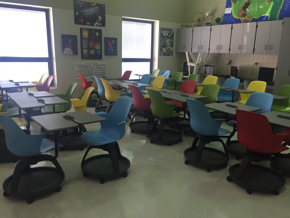 cblackalexander's tweet photo. What a cool STEAM lab! #edcampsteam2016 https://t.co/xzts78YfSz