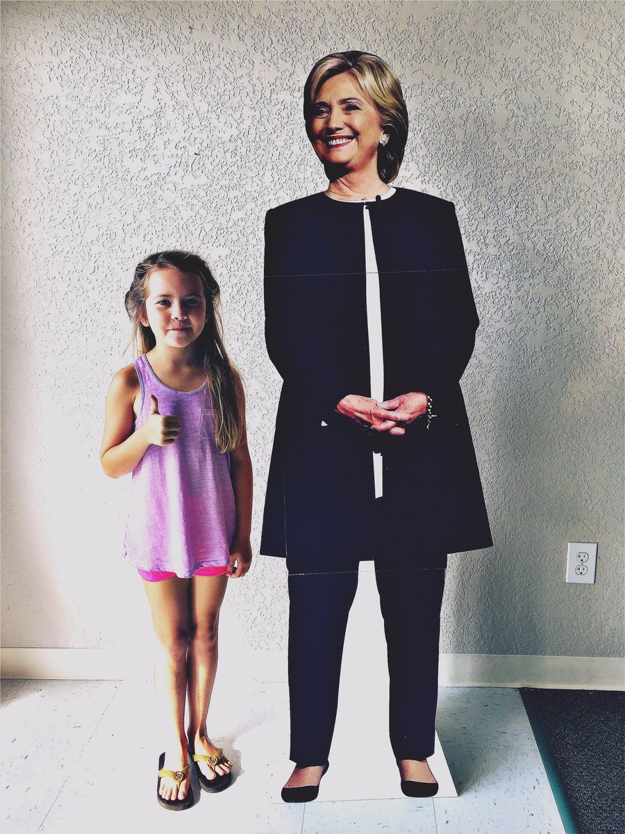 hendrick_brooke's tweet photo. She was so excited to have this pic taken today! @HillaryClinton #ImWithHer #DumpTrump https://t.co/J1tcyQV1go