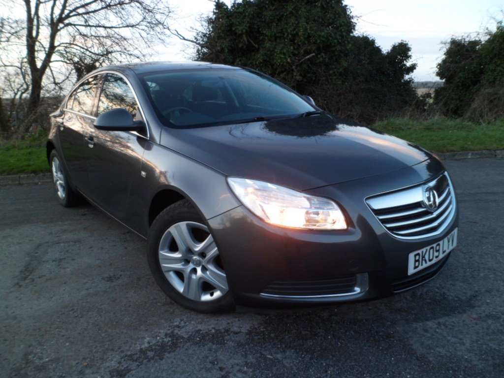 HTLltd10's tweet photo. 2009 VX INSIGNIA 2.0i 160BHP IN MET GREY WITH FSH AN IDEAL FAMILY CAR WITH HUGE BOOT AND CABIN SPACE ONLY £4995 https://t.co/xkcWPLy9uN