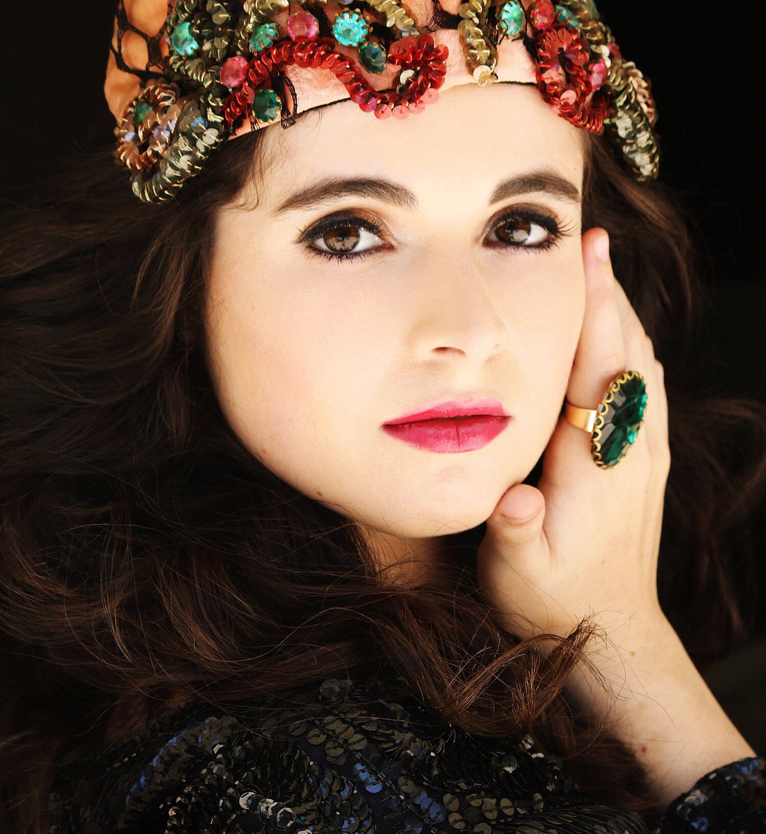 VanessaMarano's tweet photo. Go confidently in the direction of your dreams. Live the life you have imagined. ✨ 
https://t.co/XsW28s5qdP https://t.co/Gkymu4it74