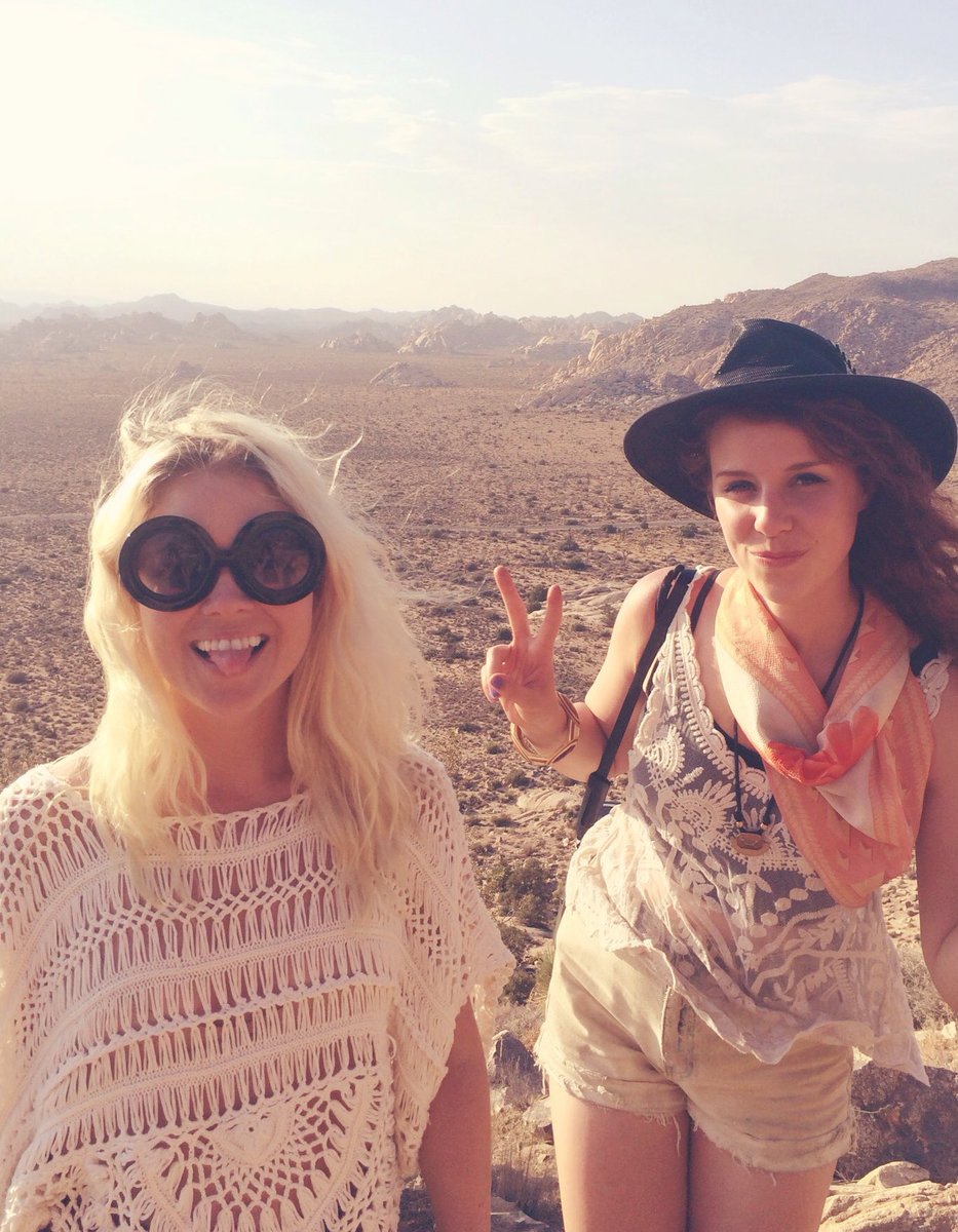✺ Bathed in the mystical Joshua Tree dust w/ <a href="/sarahthegrape/">Sarah McTaggart</a> of <a href="/TRANSVIOLETBAND/">TRANSVIOLET</a> ✺
