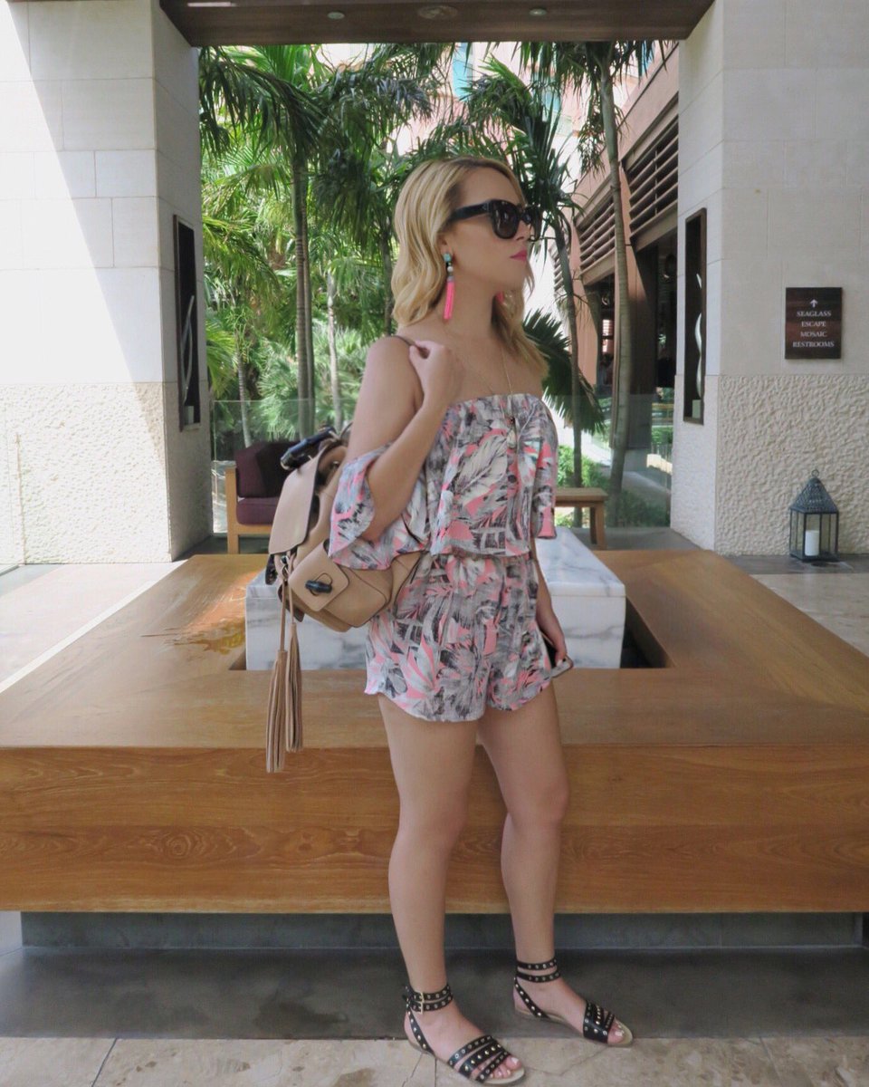 marisaledford's tweet photo. My vacation romper by @shopthreads is now on https://t.co/nJUha4dqRf #threadsbabe #chicintheheartoftexas https://t.co/MooXVGNliM