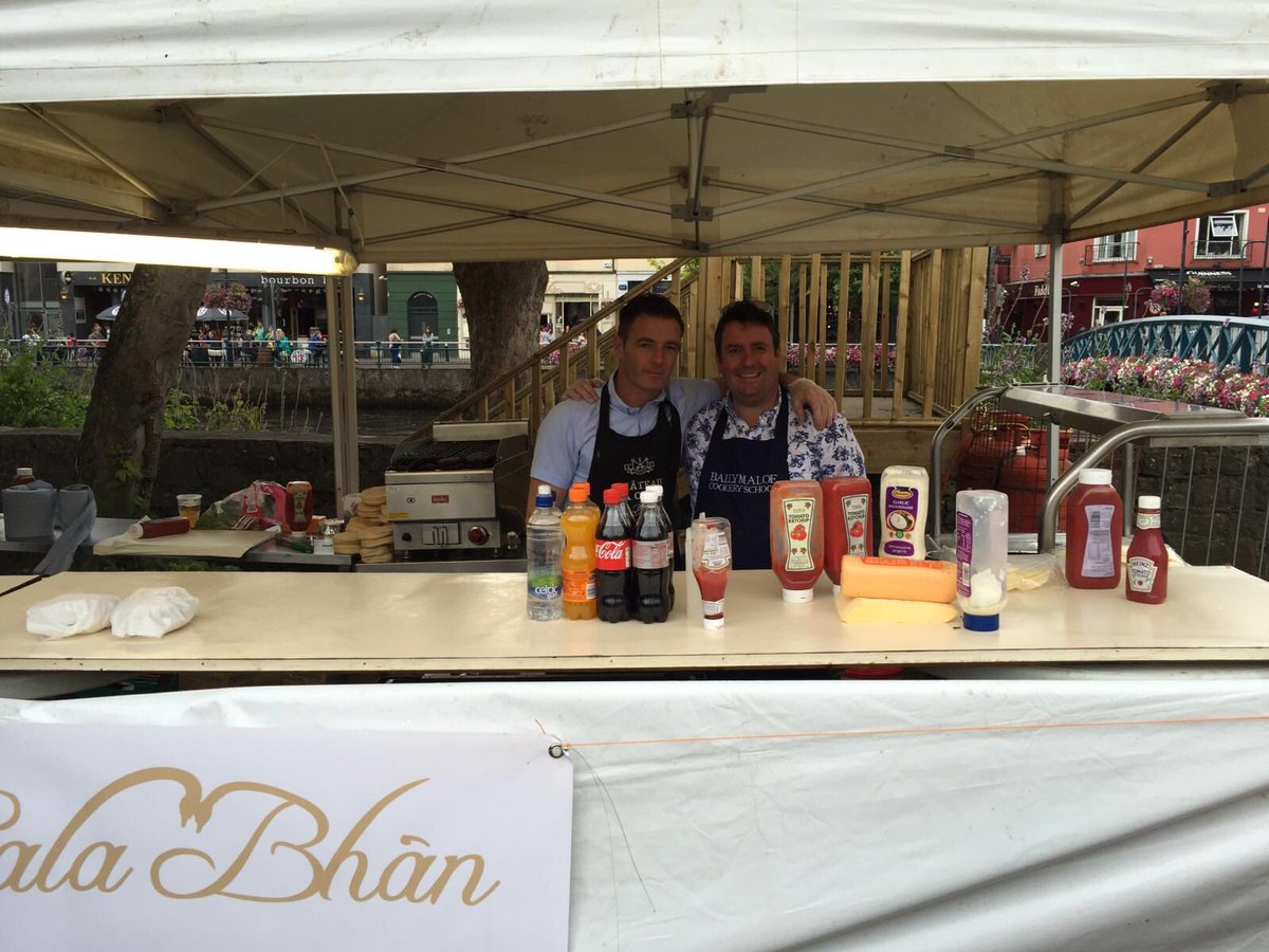 Pop over say hello Anthony &amp; Ciaran <a href="/VintageLaneCafe/">Vintage lane Cafè</a> third night brilliant music @sligofestival <a href="/SligoFoodTrail/">SligoFoodTrail</a>