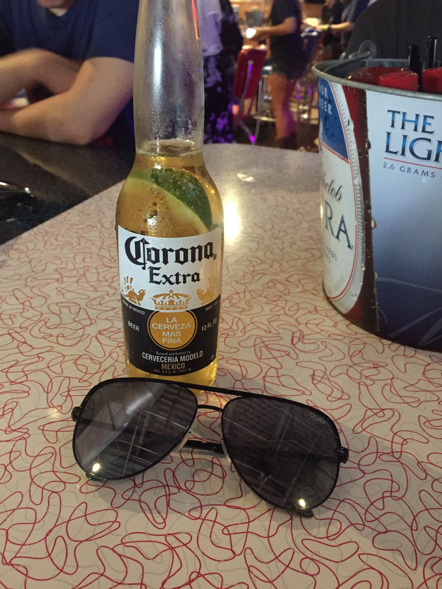 nataliezelich's tweet photo. High Keys and Corona. @DesiPerkins Am I doing it right? 😜😜😎 https://t.co/n3obzkE4DI