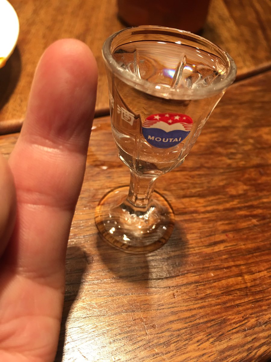 Masato Auf Twitter 昨日の夜の話ですが The中国みたいな雰囲気のお店でスタッフさんみんなとご飯食べてきたのですが すごく 可愛いグラスに入った百酒という バイジョという読むそうですが52度のお酒を飲みました グラスを小指で比較 笑 M