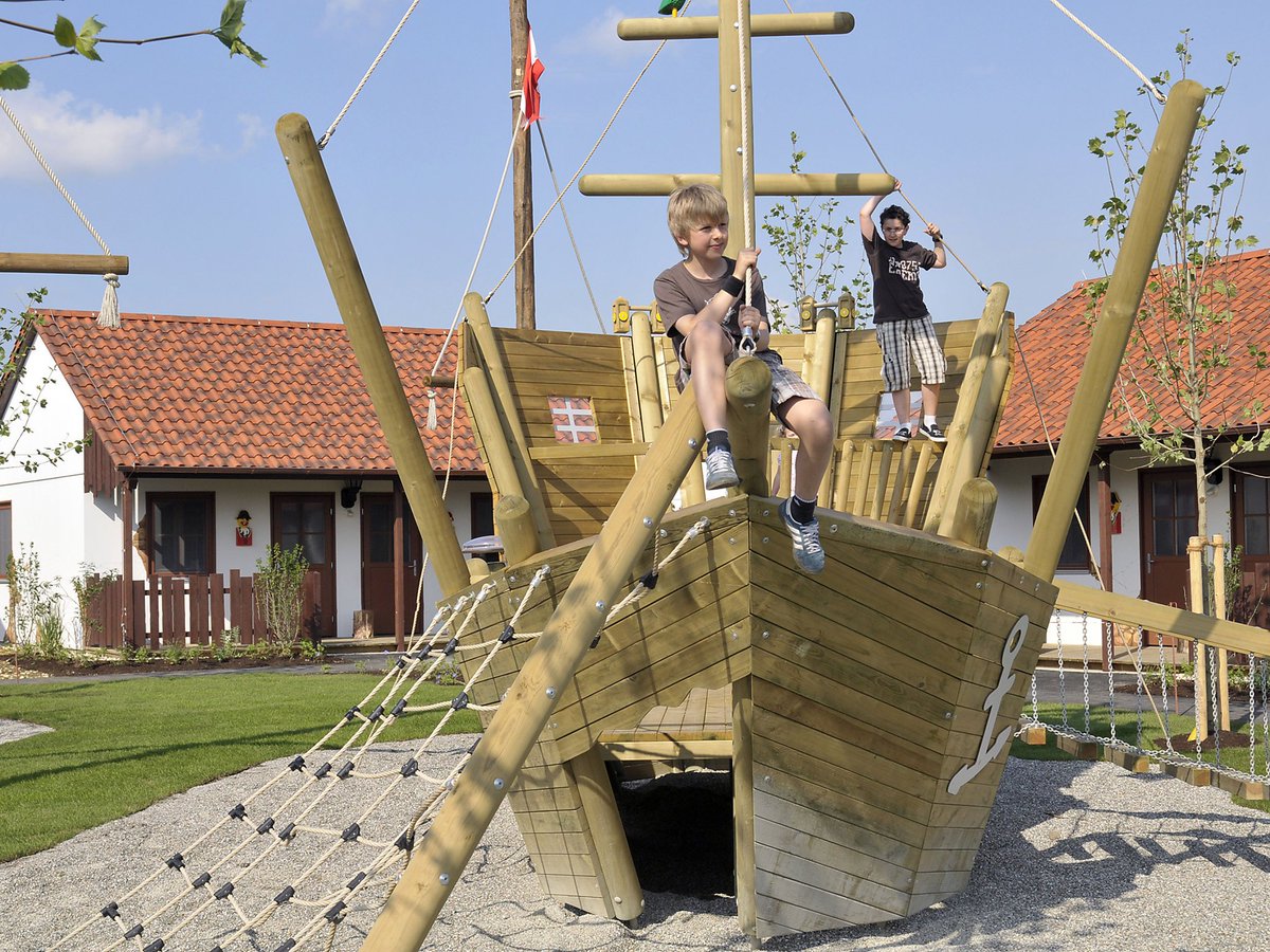 InterhomeBE's tweet photo. Beleef een ongelofelijke reis door de wereld van Lego en overnacht bij Vakantiepark LEGOLAND https://t.co/QfGbHxVhDD https://t.co/9nADRNghFF