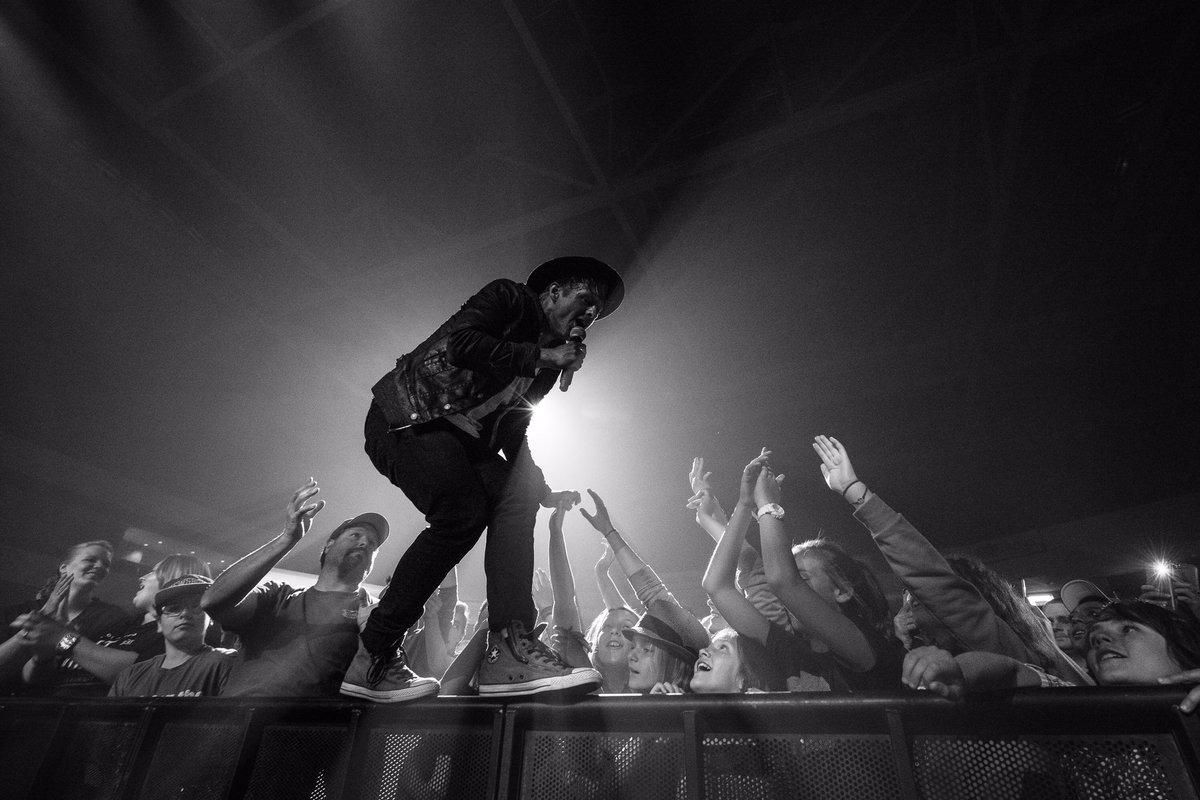 switchfoot's tweet photo. Stories Behind The Songs is up on https://t.co/ZRQHaa5q9Y #WhereTheLightShinesThrough
#HowWeFloat https://t.co/OQW4UlBA7T