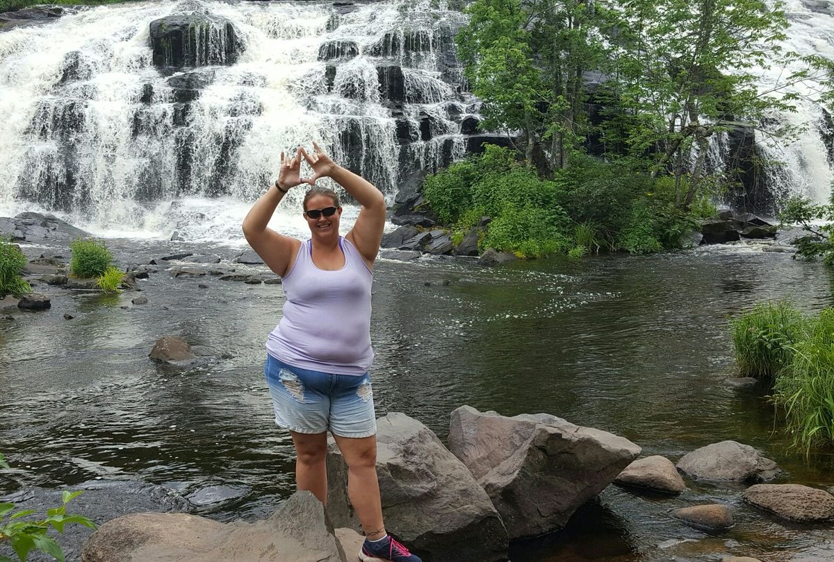 TSUSigmaAlpha's tweet photo. 💚💛 Our beautiful sister throwing what she knows at Bond Falls! 💚 💛 #rushSigmaAlpha #TSUSigmaAlpha #SigmaAlpha https://t.co/0vDvXfBPr4