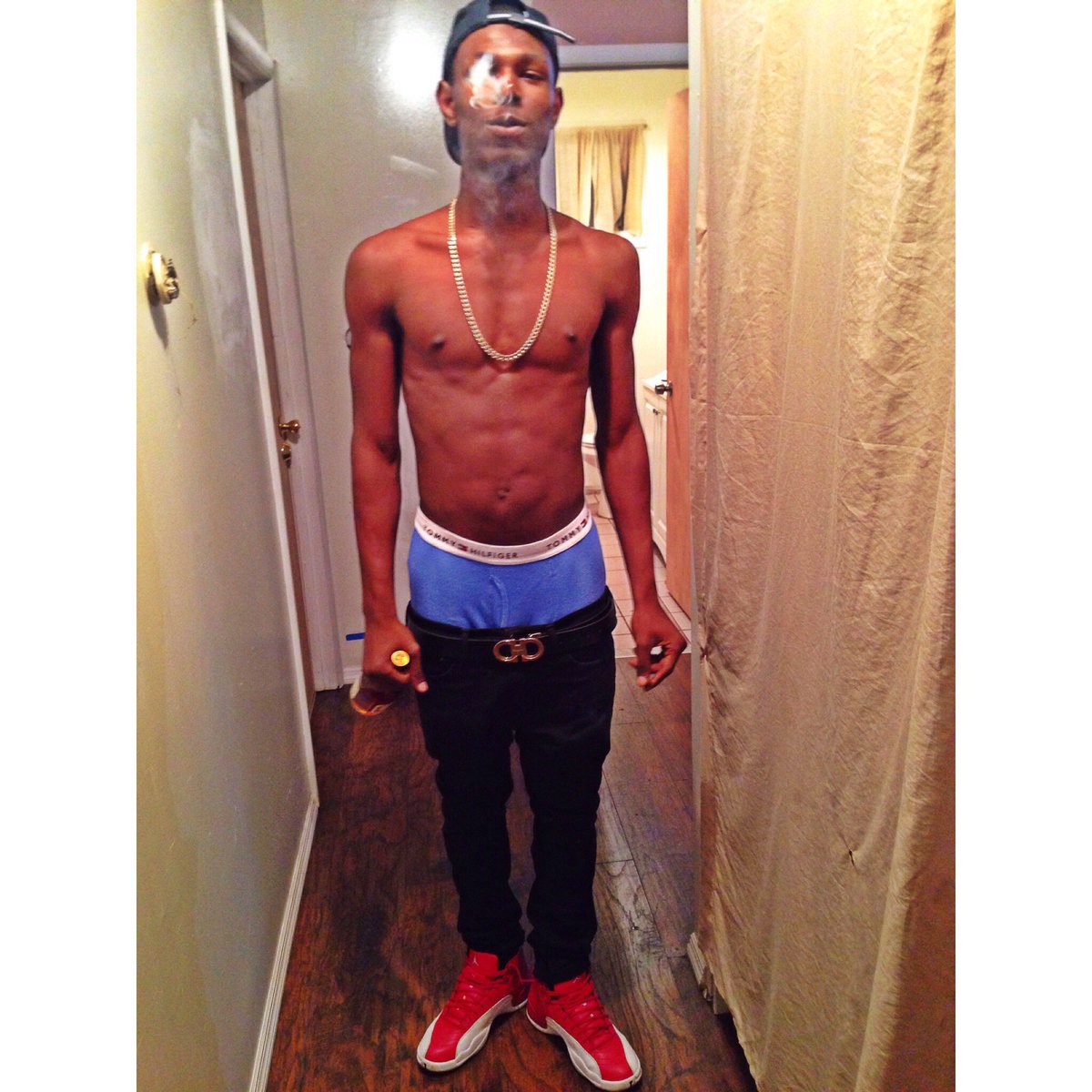 MitchGz_'s tweet photo. yall do realize im single right? fwm 🤘🏼😋 https://t.co/Z2uiphZvzN
