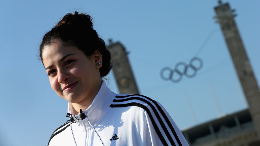 SocratesDergi's tweet photo. Yusra Mardini, 2015'te İzmir'den kalkan bir botta hayat savaşı veriyordu. Şimdi 2016 Rio'da: https://t.co/zrAE3uPxVu https://t.co/T6yQcYacov