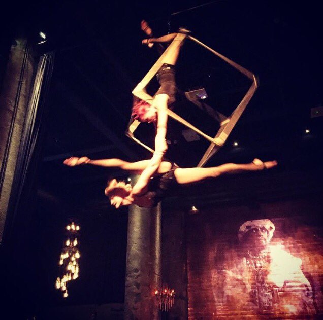 TaniaHolt's tweet photo. Last Night Happenings w @aerialbee #aerialduo #aerialcube #splits #usaaerial #theedison #creepyprojection https://t.co/86EruUEKzB