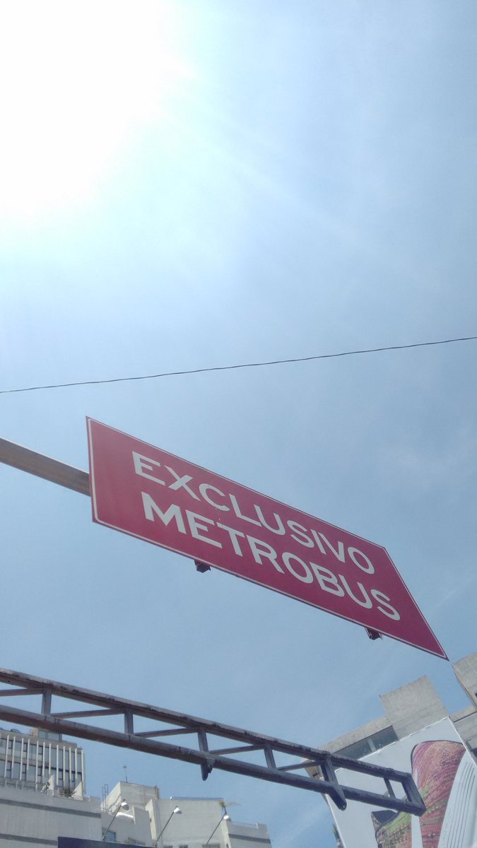 PapaClimatico's tweet photo. Do's + Dont's of urban transport.
México City has it all. https://t.co/hhVDivxoQw