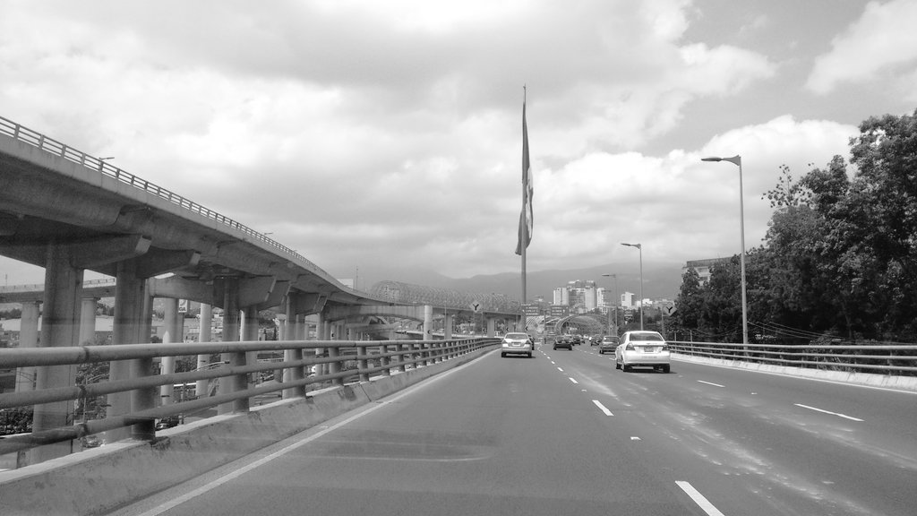 PapaClimatico's tweet photo. Do's + Dont's of urban transport.
México City has it all. https://t.co/hhVDivxoQw