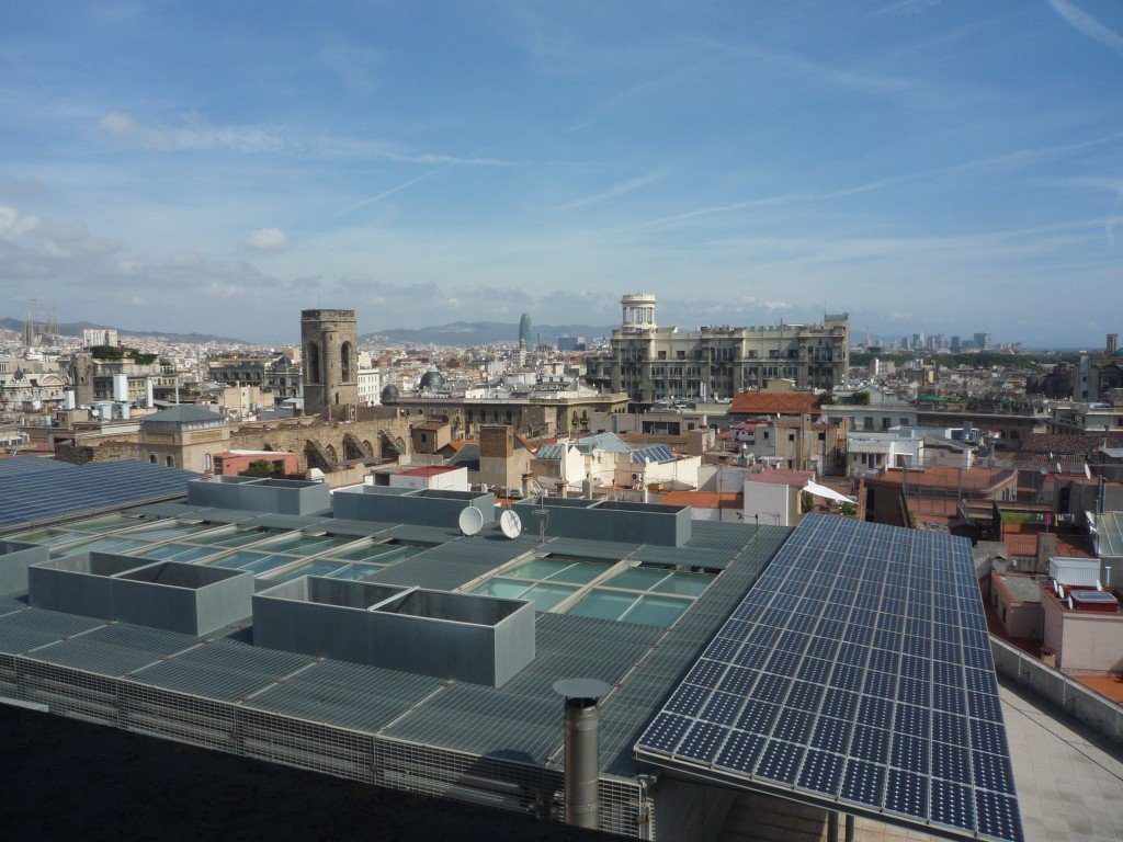 bcn_ajuntament's tweet photo. Produir l’energia de manera descentralitzada i reduir-ne els costos. Llegeix la mesura: https://t.co/kthMUDTEPX https://t.co/oIOB1YE6ud
