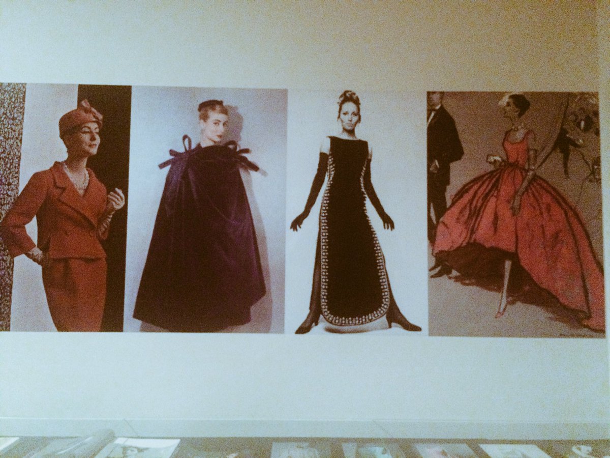 BreakInspi's tweet photo. Balenciaga tenía prohibido que tomarán fotos a sus diseños por temor a que se los robaran https://t.co/xlofPEEnzC