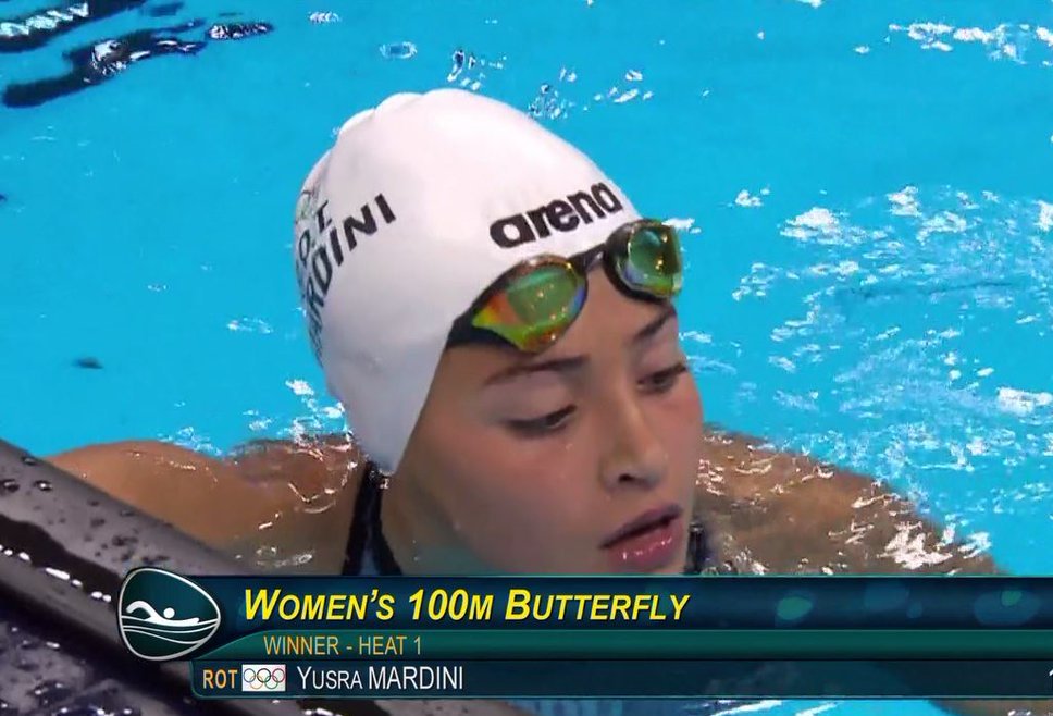 Yusra, refugiada que salvó la vida de unas 20 personas en su travesía a Lesbos, gana su eliminatoria.
👏👏👏 #Natacion