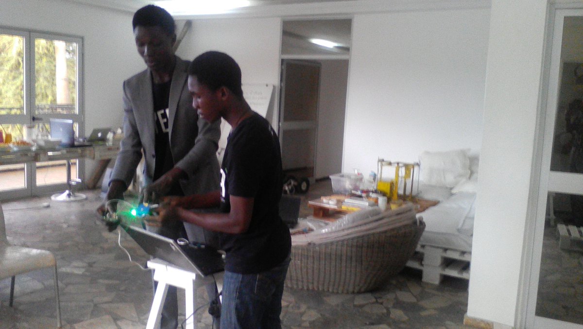 AgriTechWeHub's tweet photo. #Pitch #Demo #Feedfish Team  presenting live @woelab #Auto feed fish @Lome @Wennovation @CTAflash #ICT4Ag https://t.co/yirlhma9tQ