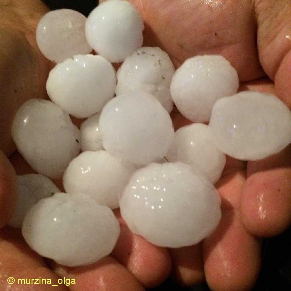 Large #hail in Altai region, #Russia,today Aug 6th 2016
<a href="/EUStormMap/">#eustorm</a> <a href="/severeweatherEU/">SWE | severe-weather.eu</a> @Kirilldatsyuk @SevereWeather_N