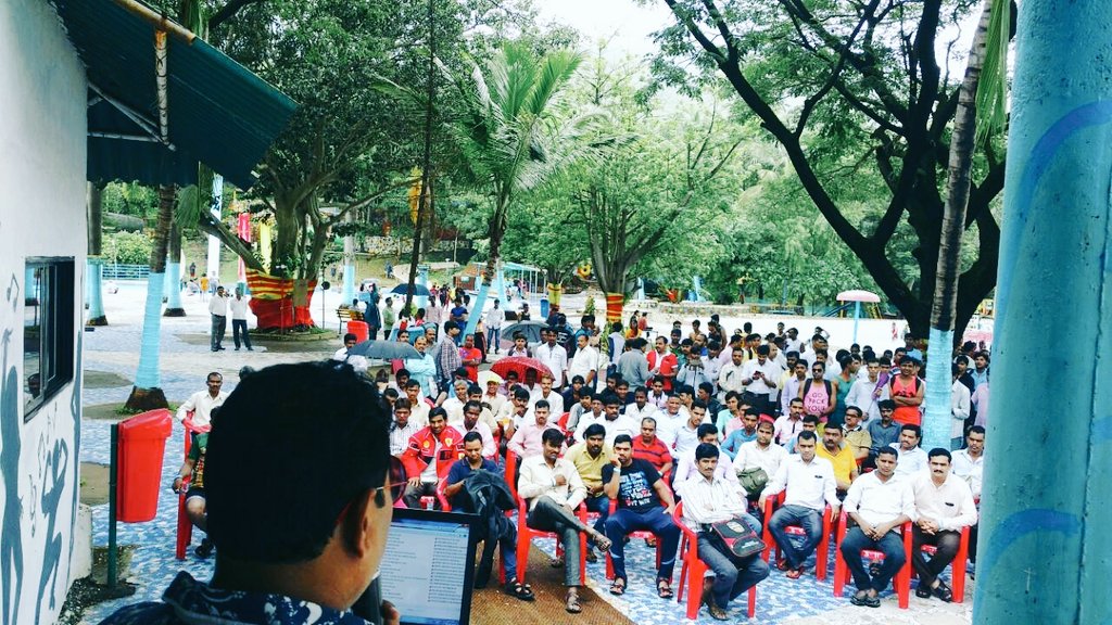 Greatescapepark's tweet photo. Corporate picnic of workers enjoying Karaoke Evening at the park #MastiFull https://t.co/5JCXJXKVfE