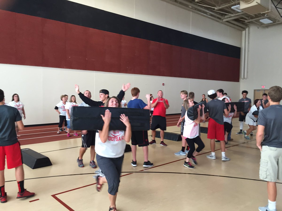 BransonFootball's tweet photo. Mom's going through Heads Up Tackling at the Mom's Clinic. https://t.co/EgCO5nAtJk