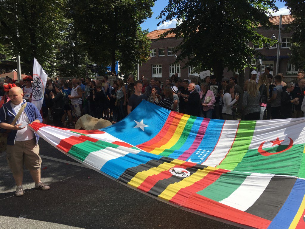 HHStGeorg's tweet photo. "Normal ist wer Menschen achtet" - CSD-Parade 2016 https://t.co/MVTJvc6A0k https://t.co/GqEin62sBb