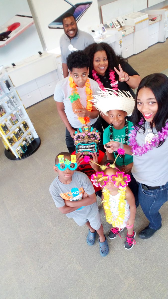 #SprintSaysThanks #BrownDeer #CustomerAppreciation #Universalwireless #happycustomers