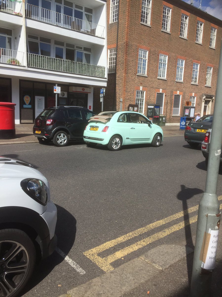 Witnessed this Fiat tried to park and hit the car infront and drove off...owner informed #leighonsea#rectoryroad