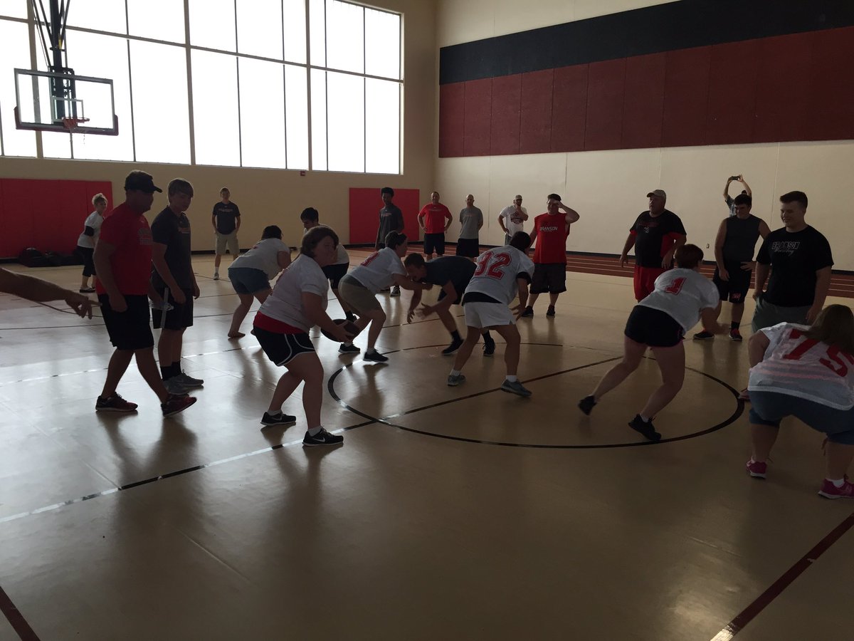 BransonFootball's tweet photo. Mom's learning an offensive play at the Mom's Clinic! #PiratePride https://t.co/Zw7tDtdPBW