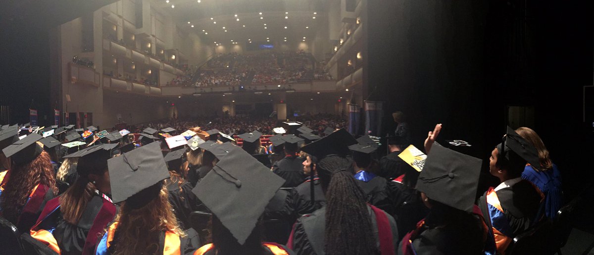 kalikwolf's tweet photo. #uf2016 #ufgraduation #tweetingatgraduation @UF @UFJSchool https://t.co/mrD1t9aoRm