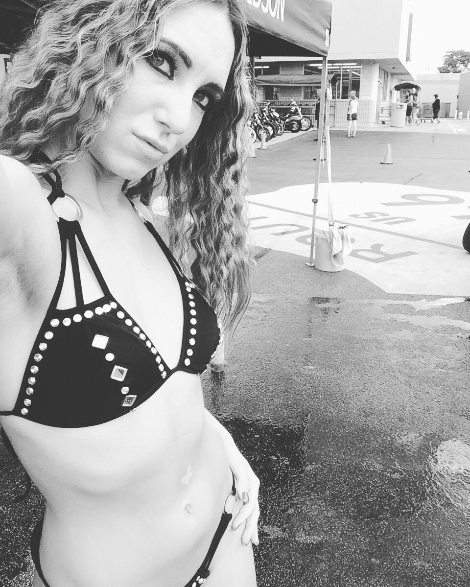 01brit's tweet photo. IL Harley Davidson right now til 3pm bikini bike wash come on out! #modellife #bikewash #dirtybikes #harleydavidson https://t.co/VxPU9Koip4