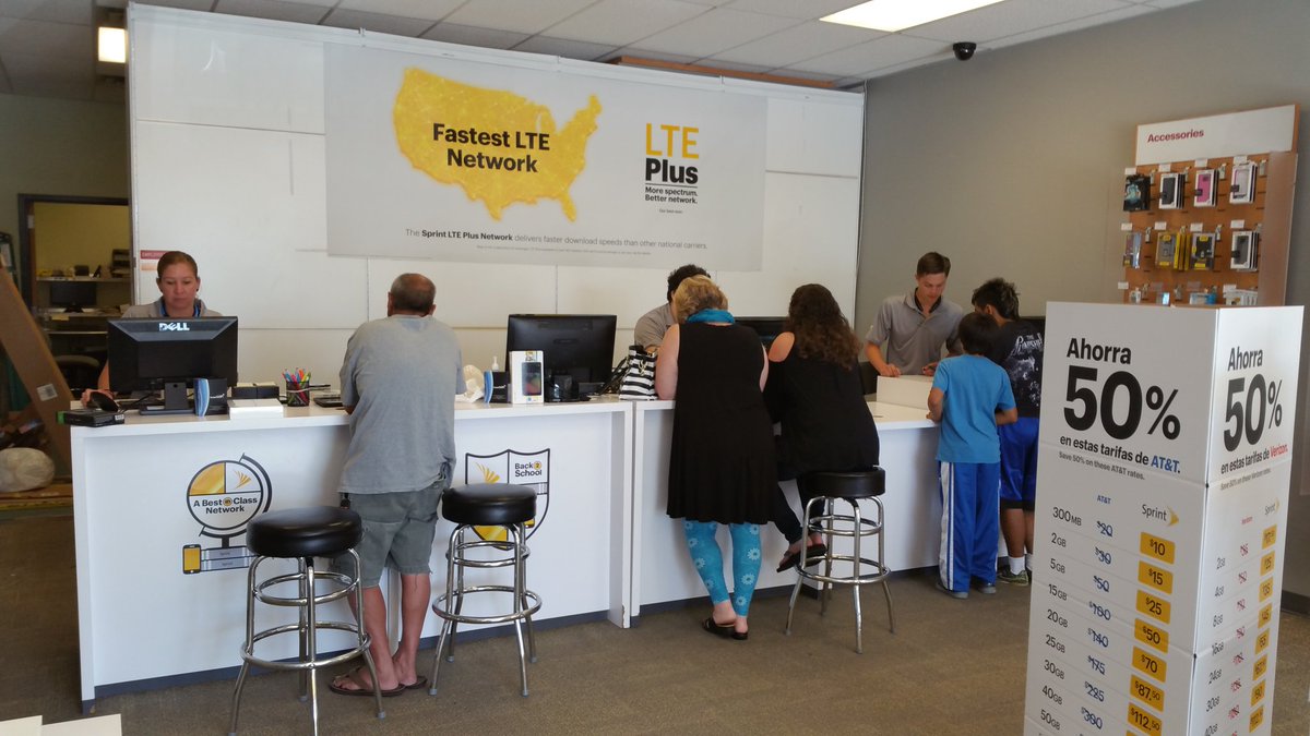 b_claudia13's tweet photo. Everyone is busy! #sstevent #teamfrn @WL_News @BritThennes @DEVINPOLK3 @PaulRangel87 @Jbrotcke @SachZams https://t.co/ykmVeAyBYt