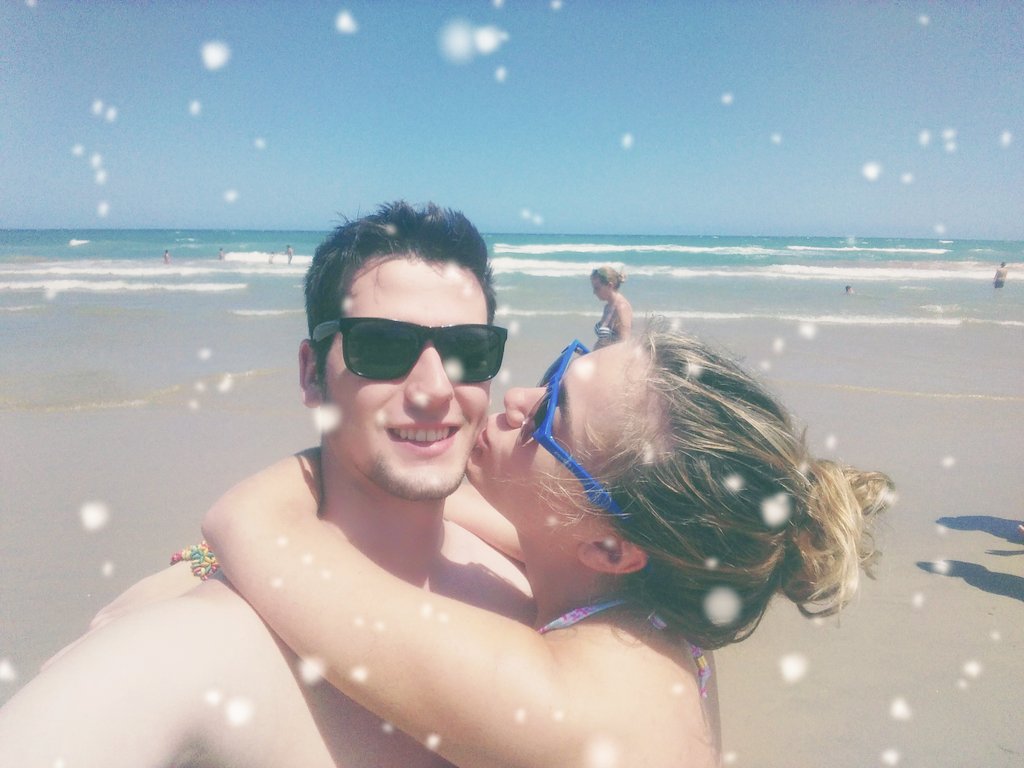 mindu8bs's tweet photo. En la playa tb nieva crukersss! @Estherom16 https://t.co/QFiwknSTjV