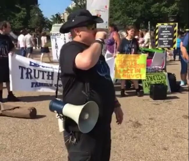 TruthExposedMD's tweet photo. T.E. CEO speaking in front of the White House. https://t.co/YZAug2IFlx