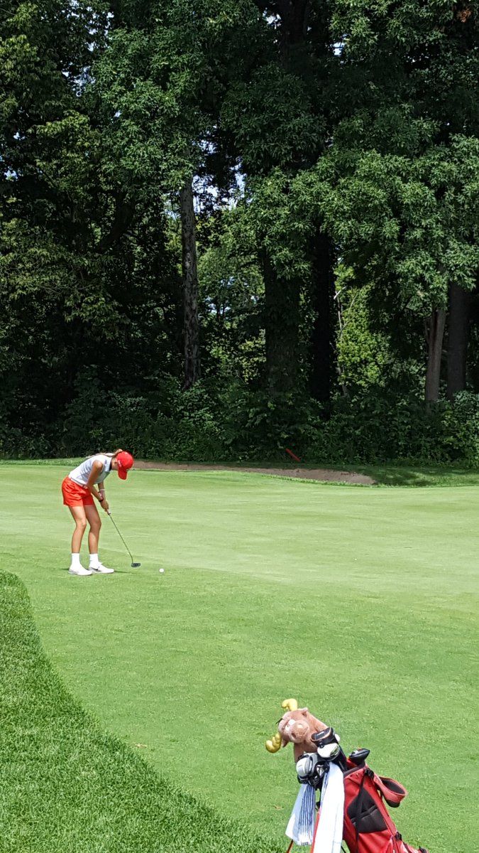 Kennedy Brooker putting in the State Preview.
