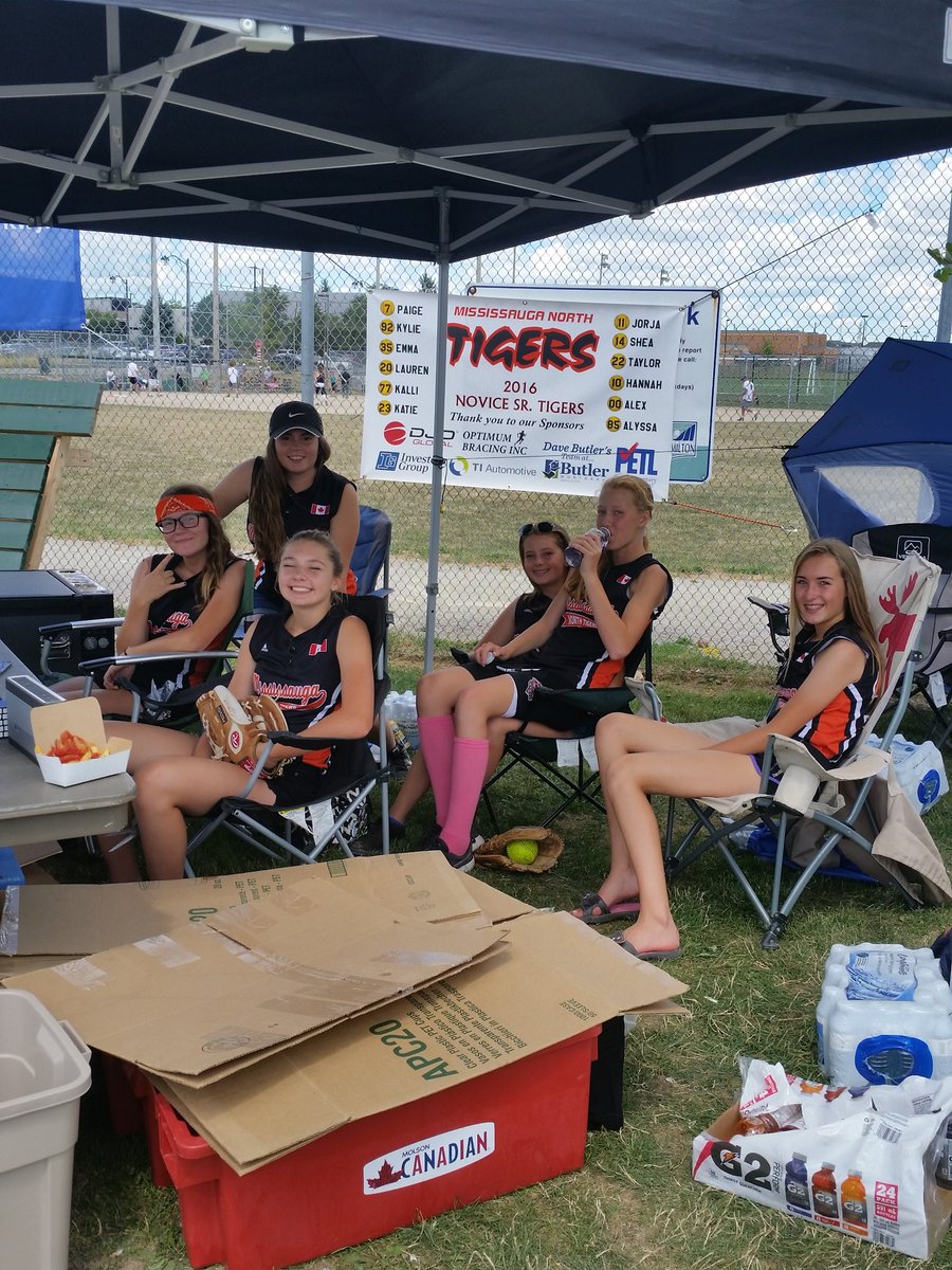 reliantaircompr's tweet photo. #mnt02 tigers fundraising for U14 Nationals in Winnipeg. #lwsp https://t.co/Ayqd64VCVX