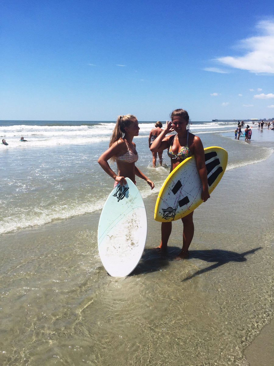 aidanmooney19's tweet photo. happy birthday to my sea lice bff ♡ miss u &amp; wish i could be there https://t.co/wjYrhkzabF
