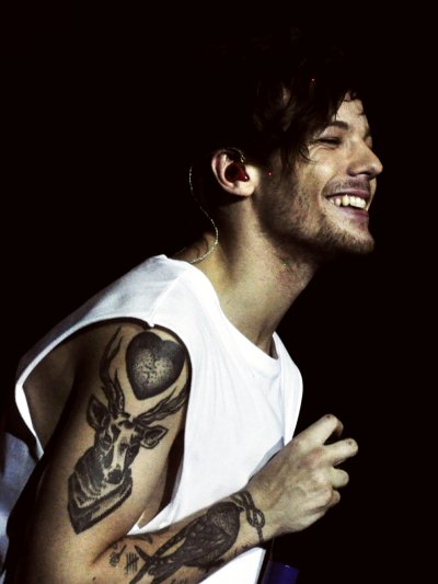 WhyLarryIsReal's tweet photo. the sun is shining and so are you https://t.co/As5VRjSZet